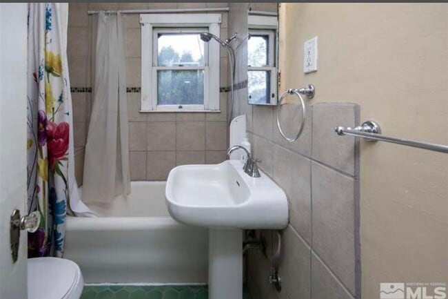 Building Photo - 308 College Ct