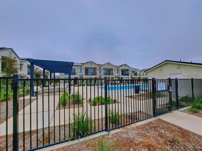 Building Photo - Experience Comfort and Style in This Venet...