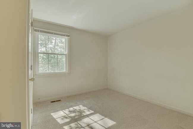 Building Photo - 3025 Ellenwood Dr