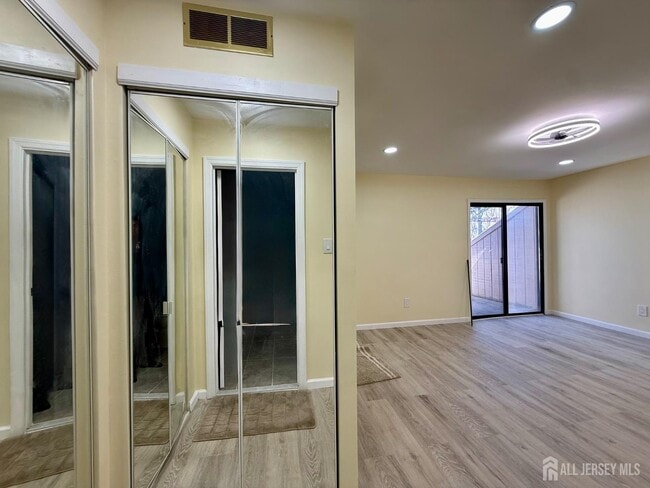 Building Photo - 1502 Bromley Estate