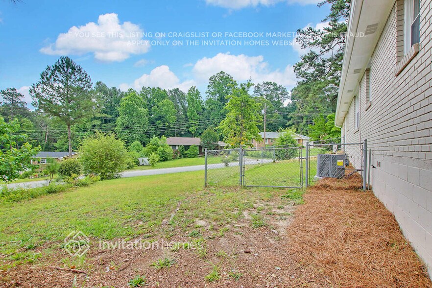 Building Photo - 3330 Scott Dr