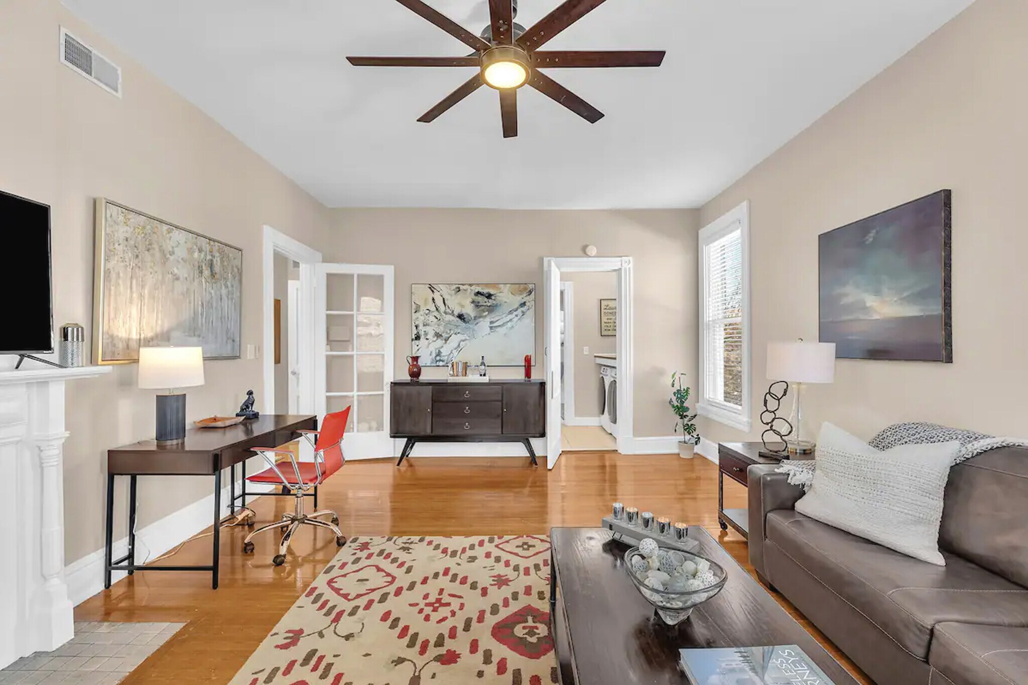 Professional interior design. Comes fully furnished just bring your luggage. - 1104 Cross Ln