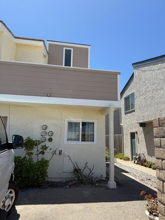 Building Photo - Beachside Condo – Steps to the Sand