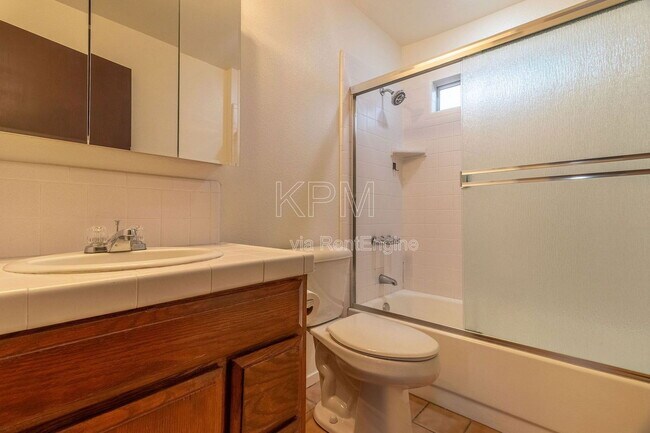 Building Photo - 325 E Mariposa Ave