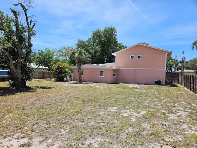 Building Photo - 341 Bayshore Dr