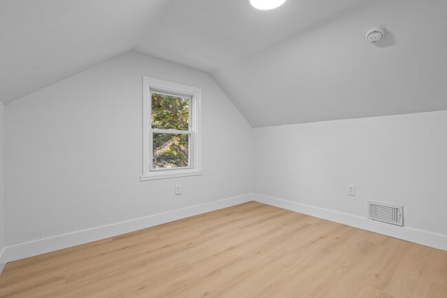 Building Photo - 2716 Woodsdale Ave