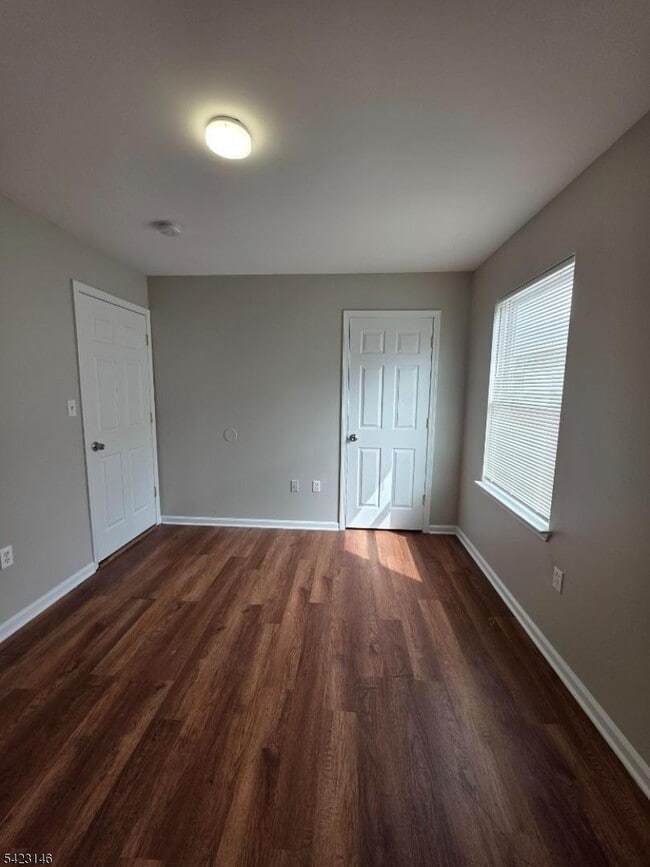 Building Photo - 290 Sussex Ave