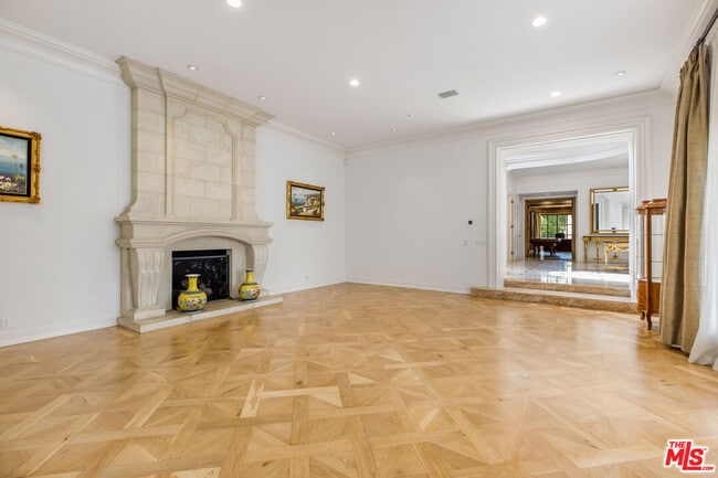 Building Photo - 709 N Maple Dr