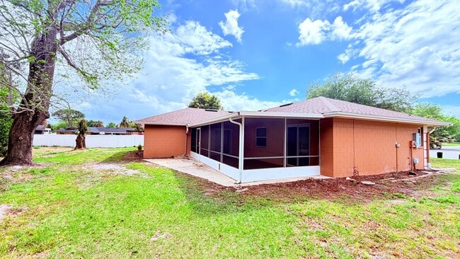 Building Photo - Beautiful 4 Bedroom 2 Bath Home!