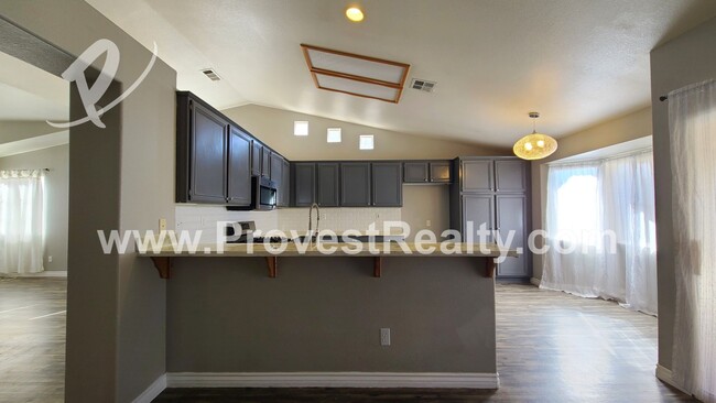 Building Photo - 3 Bedroom 2 Bath Hesperia Home with a bonu...