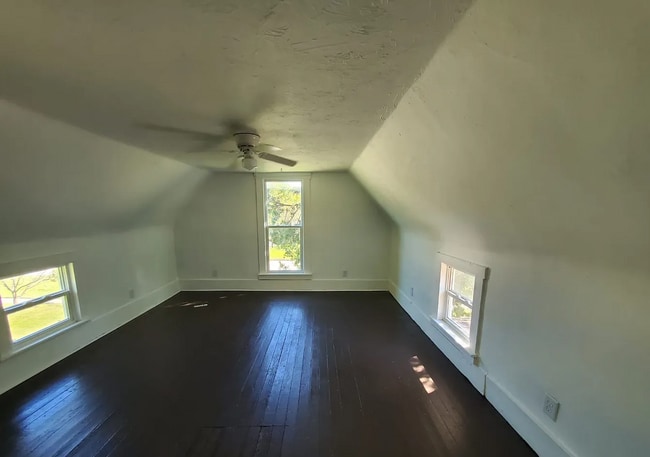 Building Photo - Spacious 2 story home near OTC