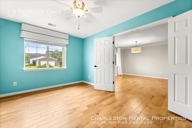 Building Photo - 13 Regency Oaks Dr