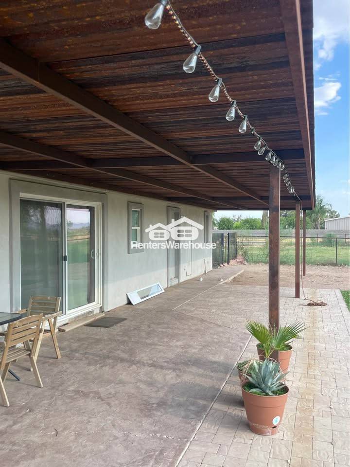 Building Photo - 39942 N Kennedy Dr