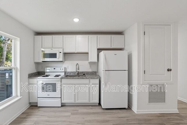 Building Photo - 1115 F Ave