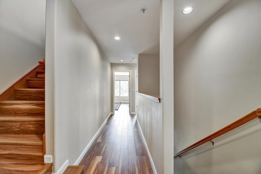 Building Photo - 616 Gravatt Dr