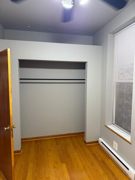 Building Photo - 840 N California Ave