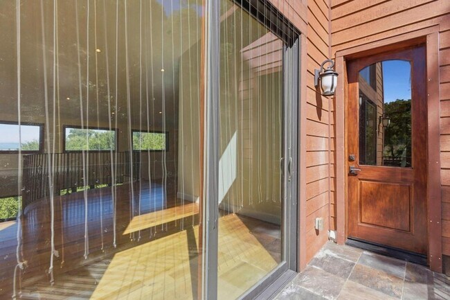 Building Photo - 3911 Pepper Tree Ct