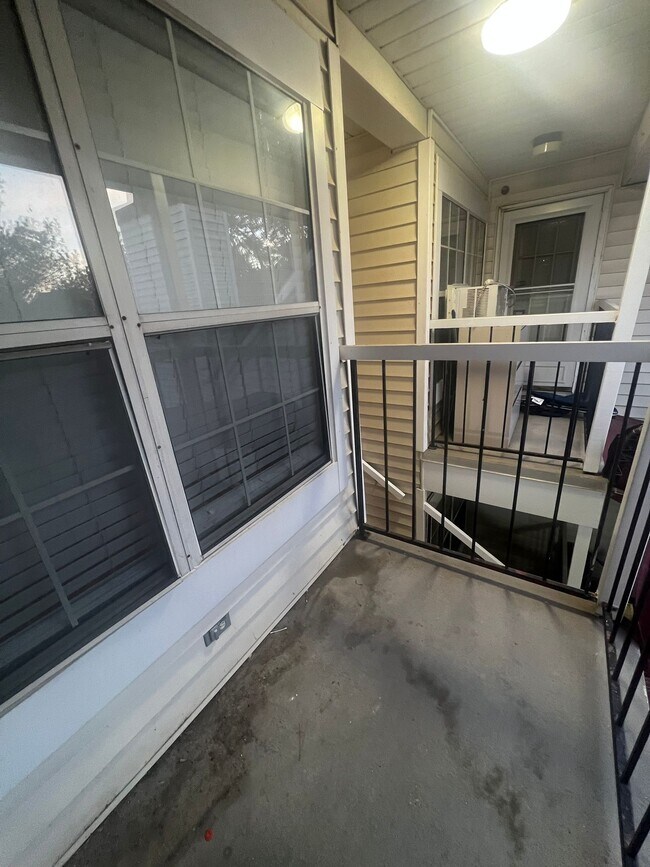 Building Photo - 10421 Beacon Ridge Dr