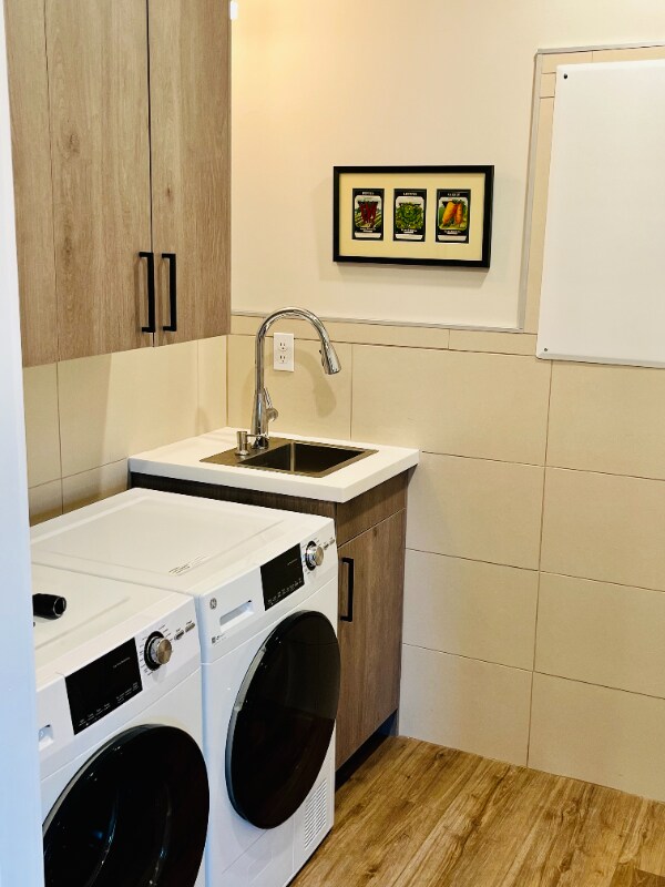 Building Photo - 1001 River Dr