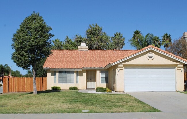 Primary Photo - 4 bedroom FAMILY SPECIAL with RV storage o...