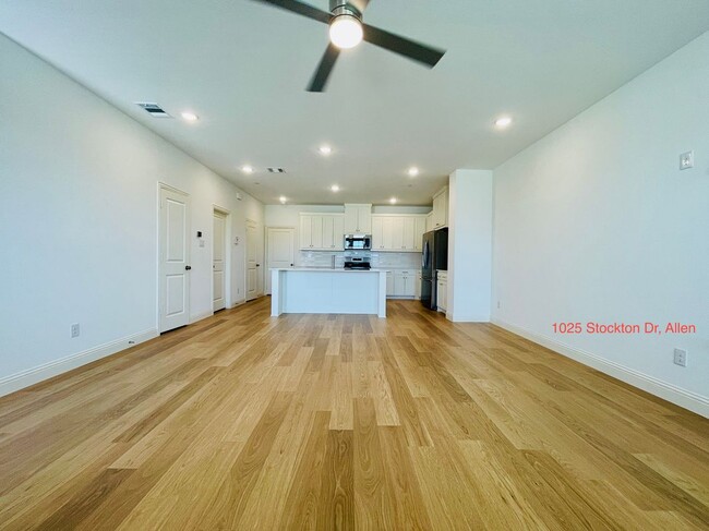 Building Photo - 1025 Stockton Dr