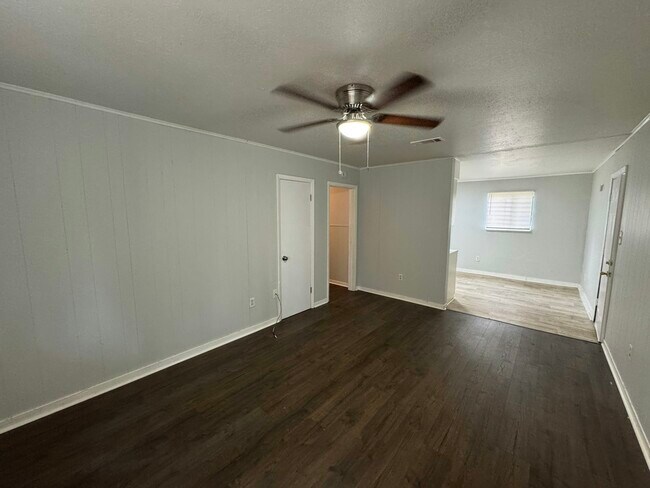 Building Photo - 3826 Lampton Ave