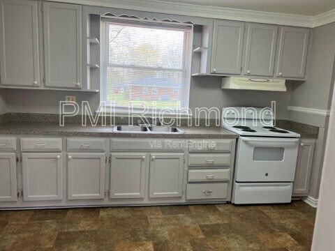 Building Photo - 6529 Holliday Rd