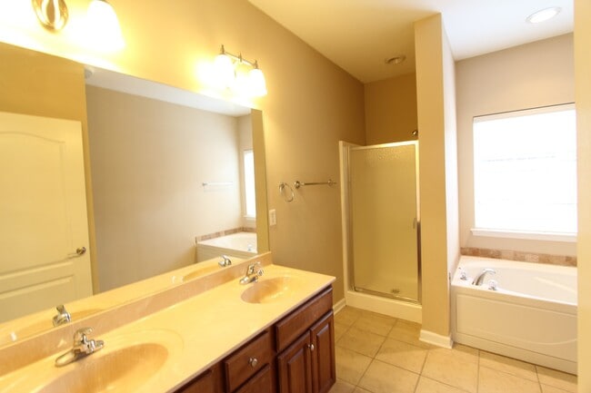 Building Photo - Homewood Area - Oxmoor Glen - Minutes to D...