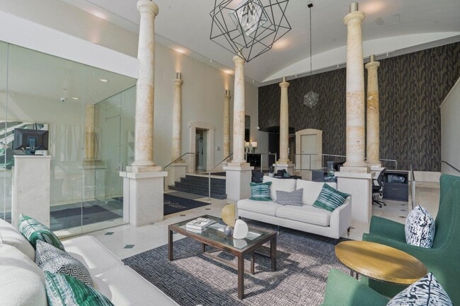 Building Photo - 1313 N Franklin Pl