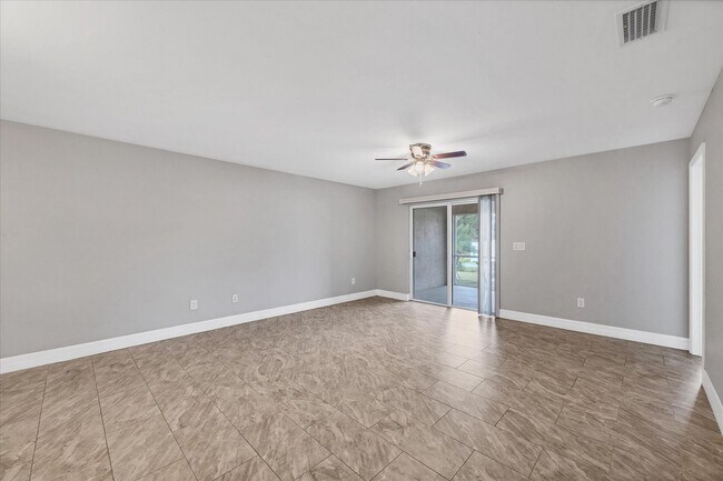 Building Photo - Duplex Unit For Rent In Port Charlotte