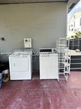 Building Photo - 111 SW 31st Ct