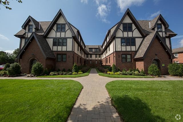 Building Photo - Fairfield Tudor At Bay Shore