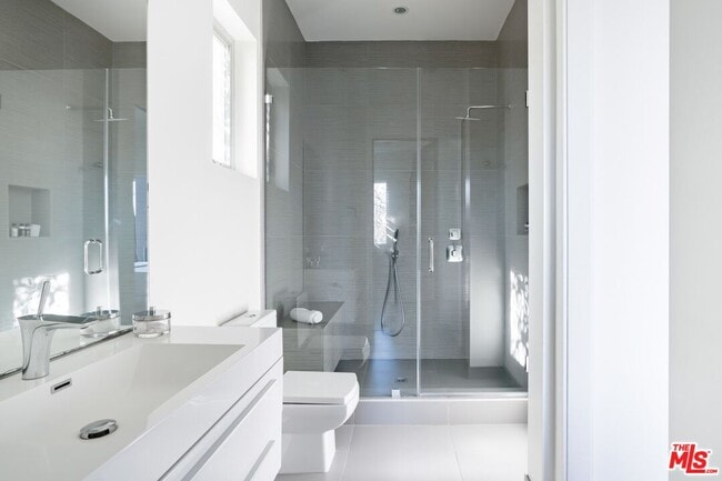 Building Photo - 1723 S Durango Ave