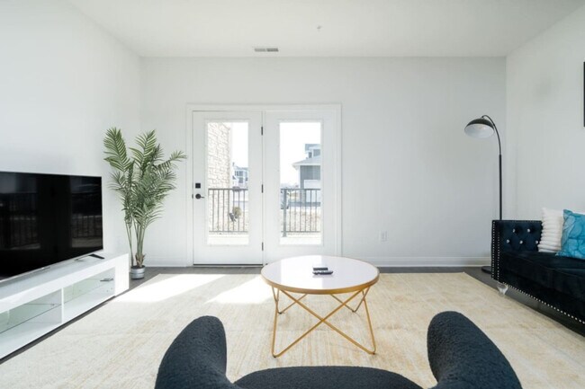 Building Photo - 5821 Elevated Wy