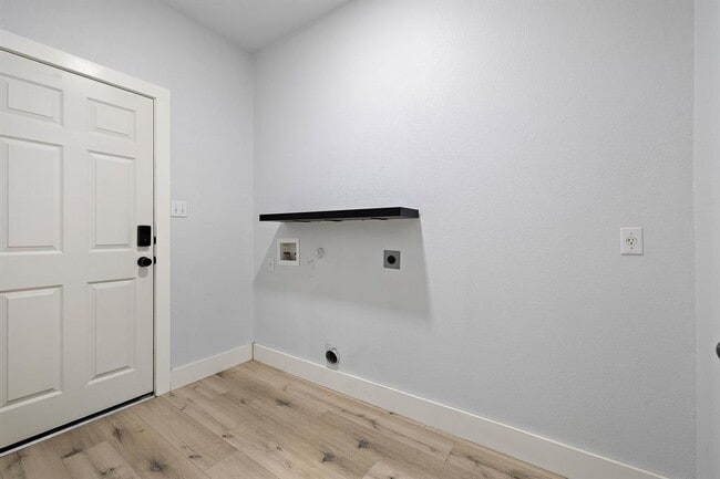 Building Photo - 502 Sherwood Ct