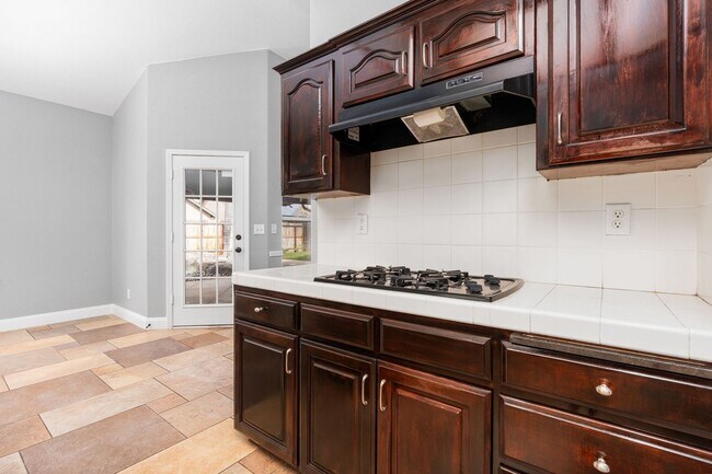 Building Photo - Gorgeous 3 bd. & 2 bath Home with a pool i...