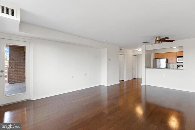 Building Photo - 10101 Grosvenor Pl