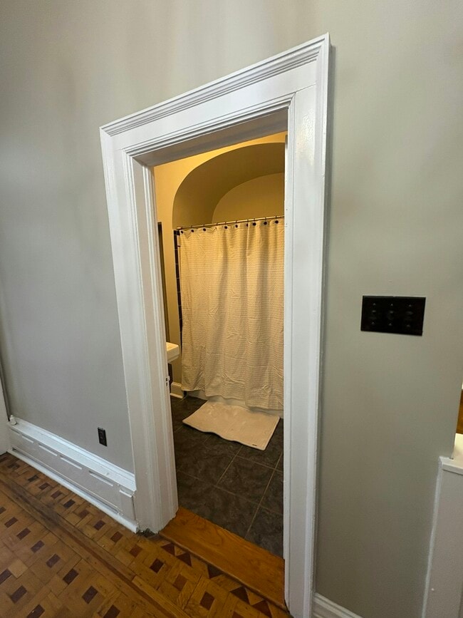 Building Photo - 509 Monroe Ave