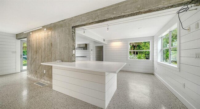 Building Photo - 7665 Sanderling Rd