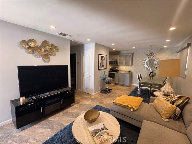 Building Photo - 510 N Villa Ct