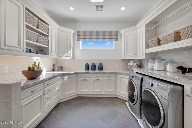 Building Photo - 3507 North 39th Pl