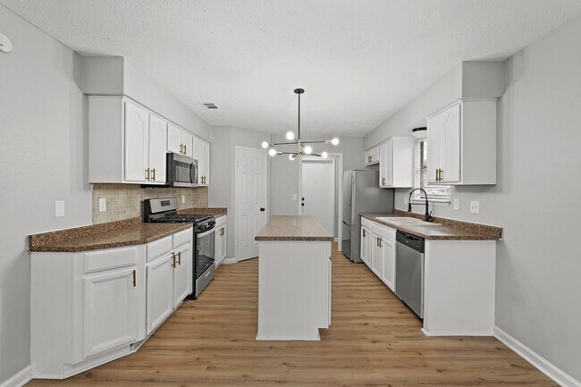 Primary Photo - 7215 Trogon Ln