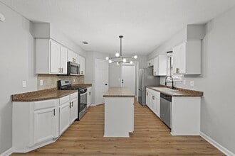 Building Photo - 7215 Trogon Ln