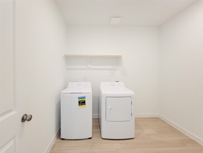 Building Photo - 17850 Aile Pierre Pass