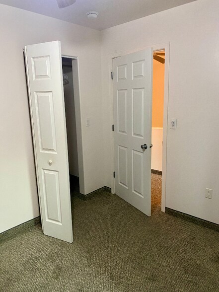 Building Photo - 305 Sarah St