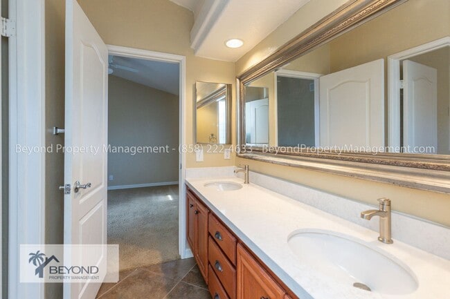 Building Photo - ELEGANT 4BR/2.5BA H in HOME IN OCEANSIDE P...