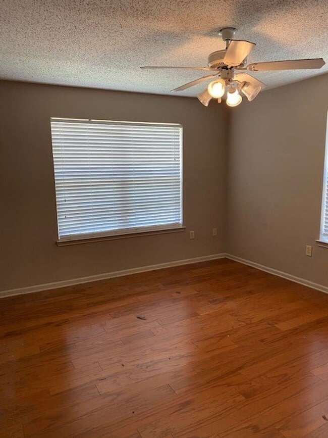 Building Photo - Cozy 2 Bed 2 Bath Condo Available Fall 2025!