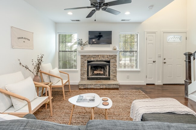 Building Photo - 5011 Jenkins Ave