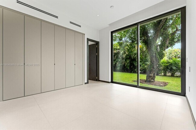 Building Photo - 8000 SW 62nd Ct