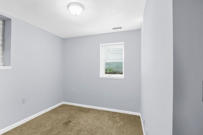 Building Photo - 5200